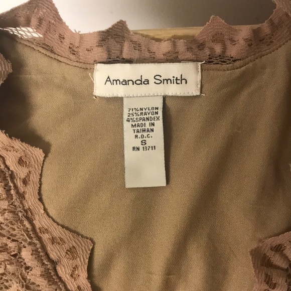 3/$25💜Small sleeveless lace top - Picture 4 of 4